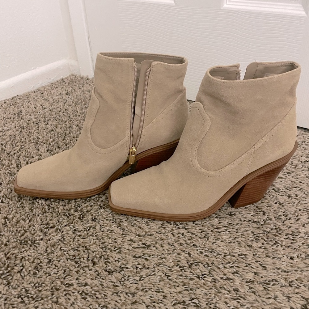 Vince Camuto Size  8